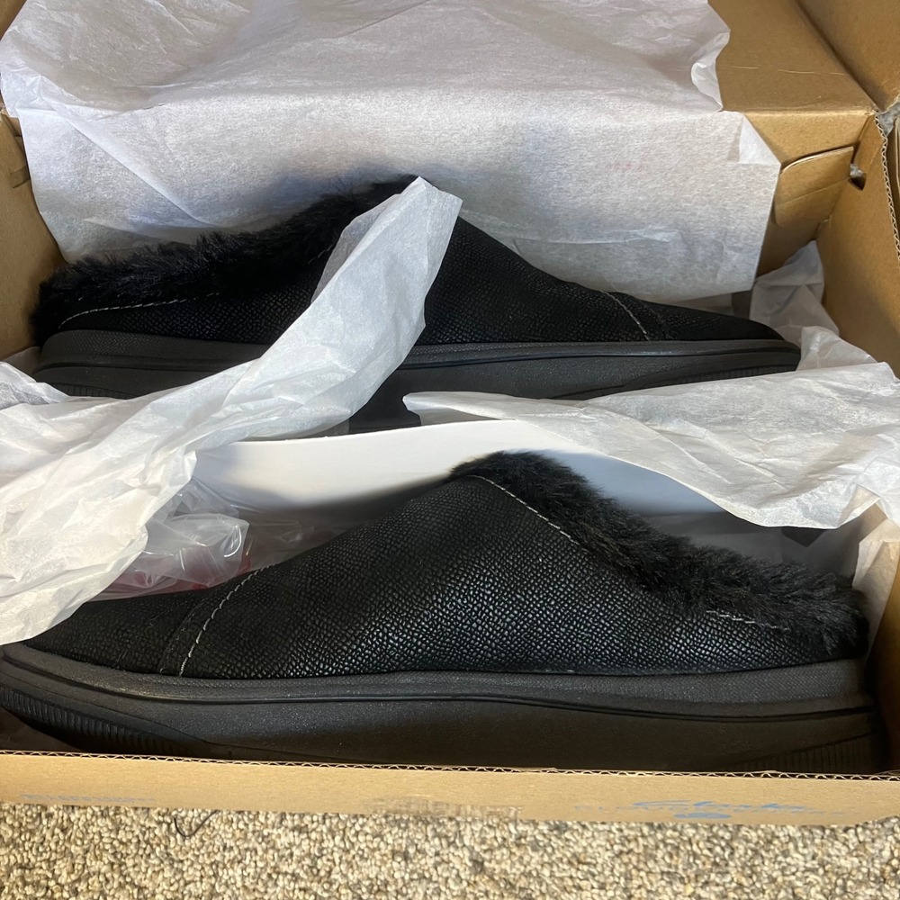 Clarks Cloudsteppers Breeze Myth Black Faux Fur Mules Womens 6 M 261841864035 - Picture 9 of 12